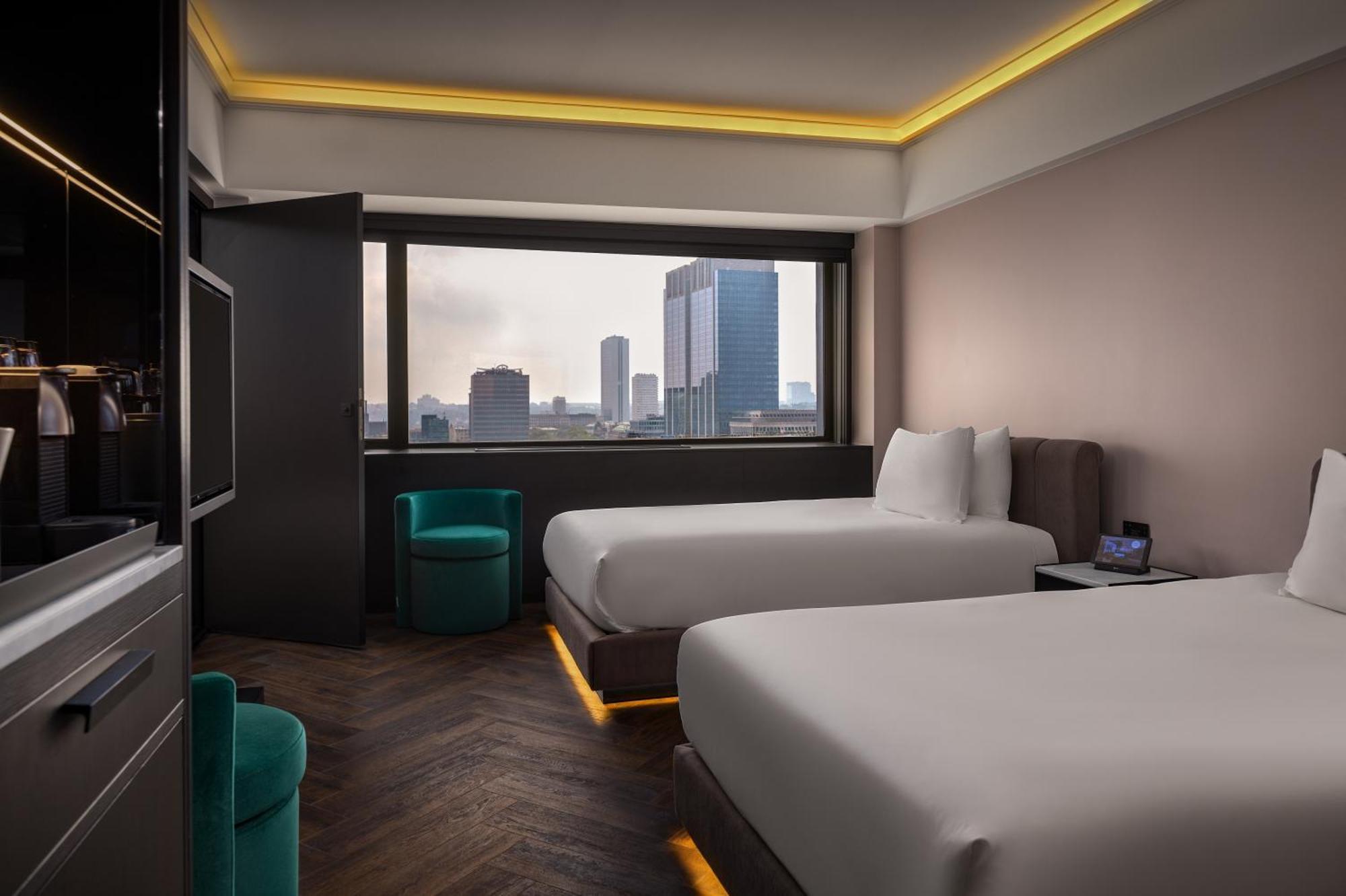 SKY Twin Room Guest room 2 Twin or Single Beds City view
